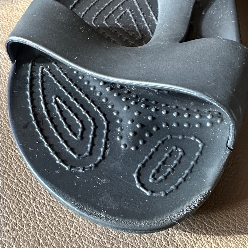 CROCS Women’s Black Sandals - Picture 3 of 12